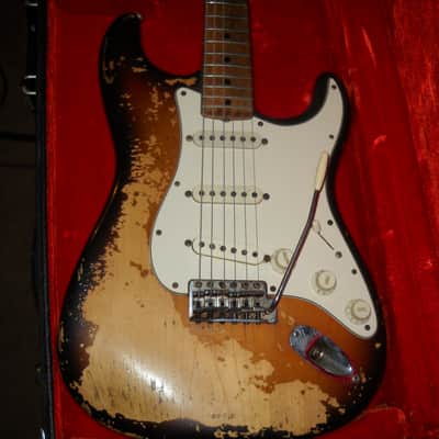 Fender Stratocaster 1971 Sunburst Rare 4 bolt maple board image 4
