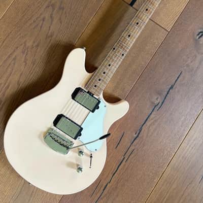 Ernie Ball Music Man James Valentine Signature Tremolo 2020 - 2021 - Shell Pink image 2