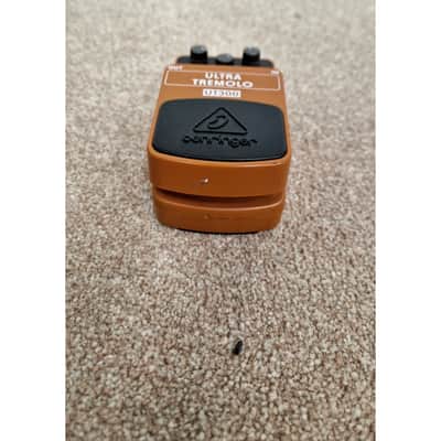 Behringer Ultra Tremolo UT300 pedal - Excellent image 2