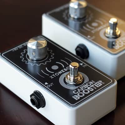 Xtonebox Carbon Booster. Boost your guitar tube amplifier with a professional flat response. image 3
