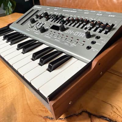 Roland SH-01A Synthesizer with K-25m Keyboard and Walnut Sides
