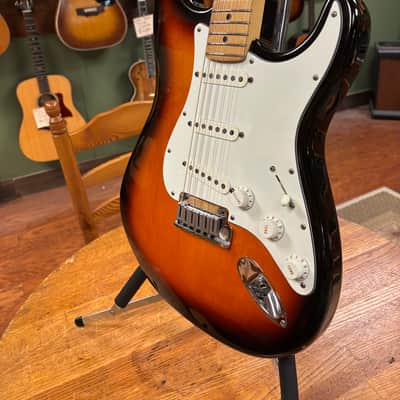 1994 Fender 40th Anniversary American Standard Stratocaster with Maple Fretboard Brown Sunburst image 4