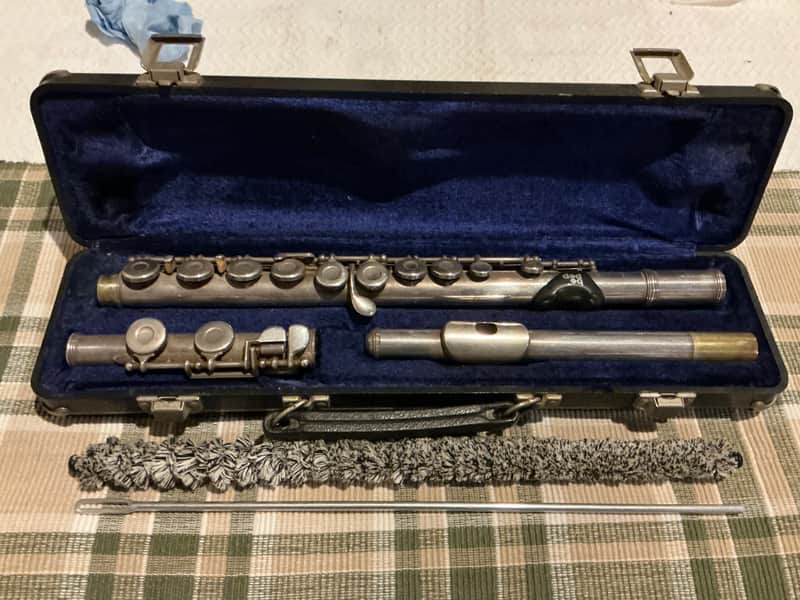 Armstrong 104 Student Model Closed-Hole Flute with C Foot, Offset G 2010s - Silver-Plated image 1