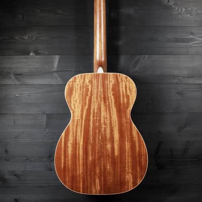Martin Custom Shop 00-18 Style Premium Mahogany / Bearclaw Engelman image 3