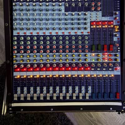 Midas Venice 160 + FLIGHTCASE 16-Channel racked in an Amptown flightcase image 2