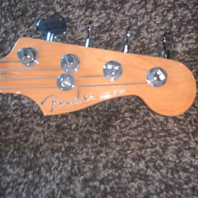 Fender Deluxe Jazz Bass quilted top Sunburst electric bass guitar Hardshell case image 4