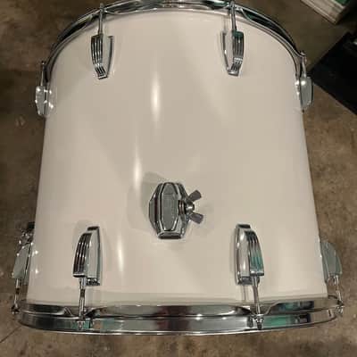 Ludwig 15, 18, 24 Super Classic 3 ply 70s White cortex drum set image 12