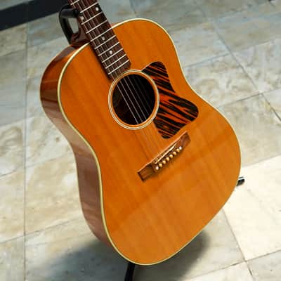 Gibson J-35 in Antique Natural (2015/16) image 1
