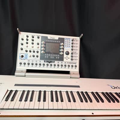 Arturia Origin Keyboard 61-Key Virtual Analog Synthesizer 2009 - 2015 - White image 3