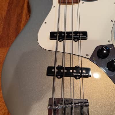 Fender Player Precision Bass with Pau Ferro Fretboard Seymour Duncan Pickups 2019 - 2024 - Silver image 4