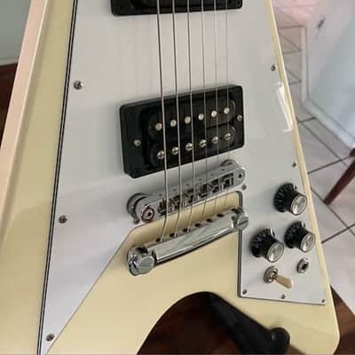 Gibson '70s Flying V 2020 - Present - Classic White image 3