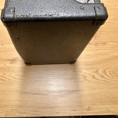 Hughes & Kettner Edition Blue 60R – 1x12" Solid State Guitar Combo – Warranty image 8