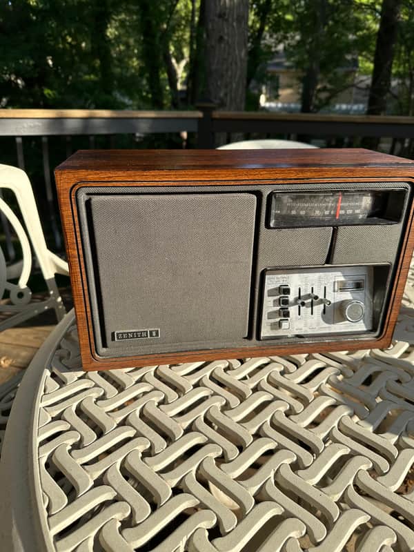 Zenith Model B1710W 1960-1968 - Walnut image 1