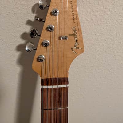 Fender Vintera '60s Stratocaster with Pau Ferro Fretboard 2019  Surf Green image 9