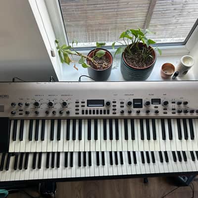 Korg KingKORG 61-Key Analog Modeling Synthesizer 2010s - Black/Tan