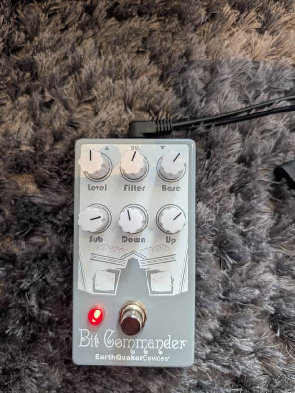 EarthQuaker Devices Bit Commander Analog Octave Synth V2