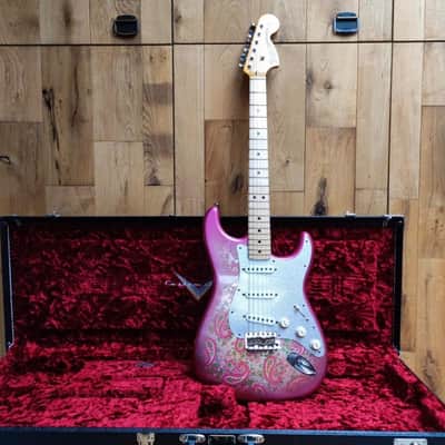 Fender Custom Shop Masterdesign 69 Stratocaster Journeyman Pink Paisley 2018 - Pink image 2