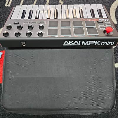 Akai MPK Mini MKII + Case image 3