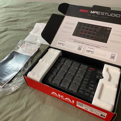 Akai MPC Studio Music Production Controller 2021 - Present - Black image 4