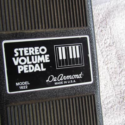 Vintage DeArmond Model 1622 Stereo Volume Pedal Stays In Place NO SCRATCHEY POT Vintage DeArmond Stereo Volume Pedal image 2