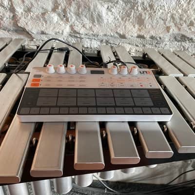 IK Multimedia UNO Drum Analog/PCM Drum Machine 2019 - Present - White / Black image 1