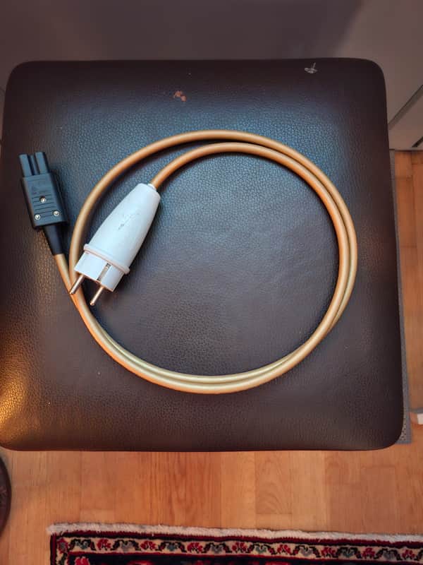 Van Den Hul The Mainsserver Hybrid Power Cable 1,5m image 1
