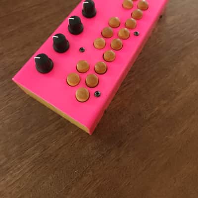 Critter & Guitari Bolsa Bass 2010s - Pink image 3
