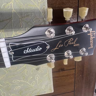 Gibson. Les Paul Studio.(2011)(Cherry Wood)(Burst-bucker Pro’s)(Pickups) image 4