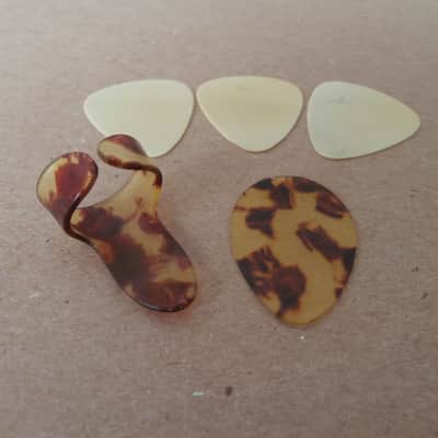 Lot of Five Vintage 1960's/1970's Japan Guitar Picks! Three National Picks! Original Case Candy! image 3