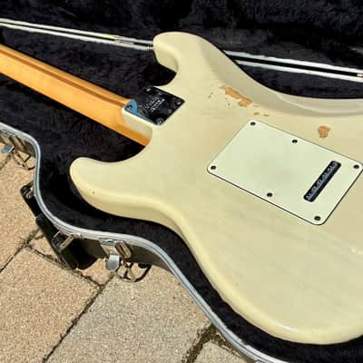 2000 Fender American Standard Stratocaster Maple Fretboard Vintage White Original Case image 7