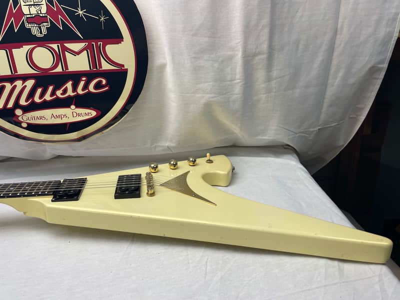 希少　Washburn ワッシュバーン　PT-60 シルバー Flying V 希少 Washburn ワッシュバーン PT-60 シルバー Flying V 希少 Washburn