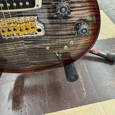 PRS Modern Eagle V 2023 - Present - Charcoal Cherry Burst image 3
