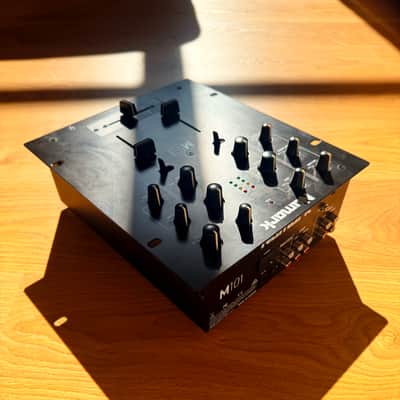 Numark M101 - 2 Channel Rack - Mount DJ Mixer 2010s - Silver image 7