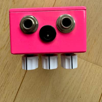 Broughton Audio Maestro Bass Fuzz – Hot Pink Sparkle – MINT image 2