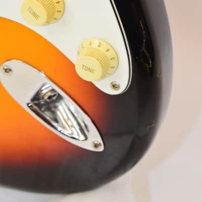 1994 Fender Standard Stratocaster Electric Guitar, Rosewood Fingerboard, 3-Color Sunburst image 6