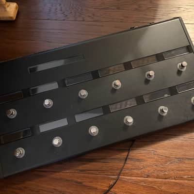 Line 6 Helix Rack with Controller - Mint image 5