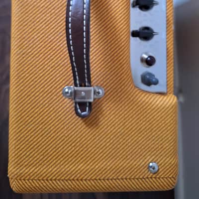 Fender Pro Junior IV 15-Watt 1x10" image 5