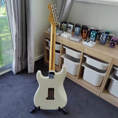Fender Player Stratocaster HSS with Pau Ferro Fretboard - Polar White image 15