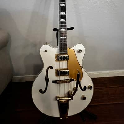 Gretsch G5422TG Electromatic Double Cutaway Hollow Body with Bigsby, Gold Hardware - Snow Crest White image 1