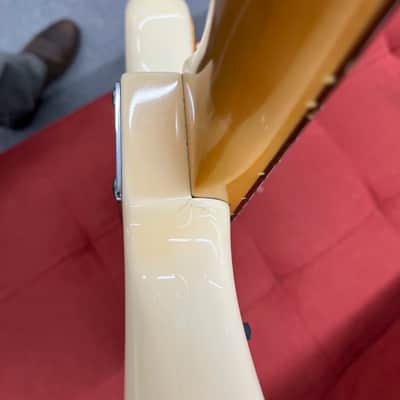 Squier J Mascis Jazzmaster with Rosewood Fretboard 2017 - Vintage White image 16