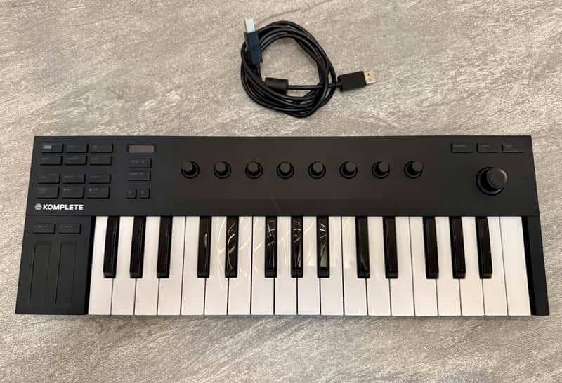 Native Instruments Komplete Kontrol M32 2019 - Black