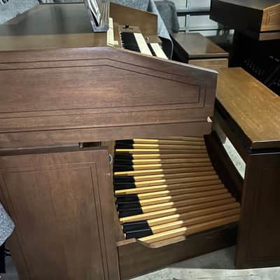 Allen Organ with 32-Note Concave Pedalboard, Allen Speaker, & Bench! image 9