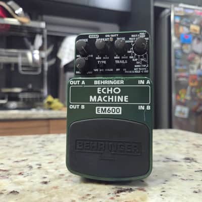 BEHRINGER ECHO MCHINE EM600 エコーマシン Behringer EM600 Echo Machine Pedal | Sweetwater