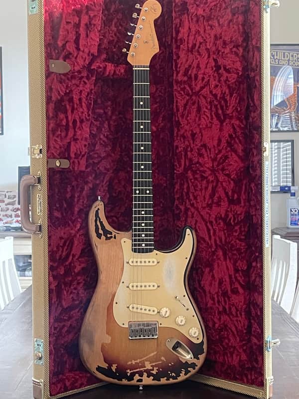 2009 Fender Robert Cray Stratocaster Hardtail Relic Sunburst with Tweed Case