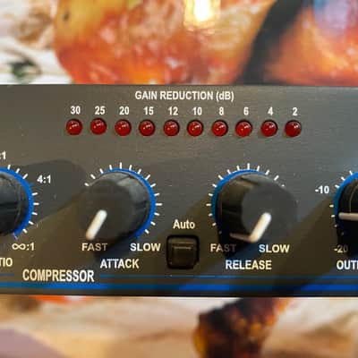 DBX 166XL COMPRESSOR, LIMITER, EXPANDER AND GATE UNIT image 4