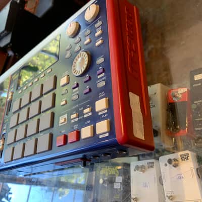 Akai MPC1000 Music Production Center 2004 - 2013 - Blue image 2