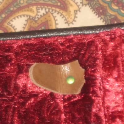 new open box very near A+ genuine Taylor Grand Auditorium Deluxe Brown Hardshell Case (5201-55) textured dark brown vinyl over 3-ply wooden structure, Foam padding covered w/ red plush crushed velvet lining, brass plated latches, padded handle image 8