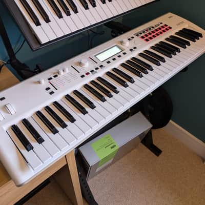 Korg KROSS 2 61-WH 61-Key Synthesizer Workstation 2017 - Present - White