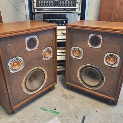 KLH Model 12 1968 Walnut image 10