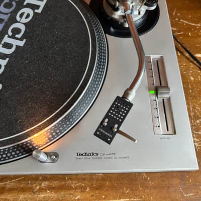 Technics SL-1200MK2 silver color Analog Turntable image 3